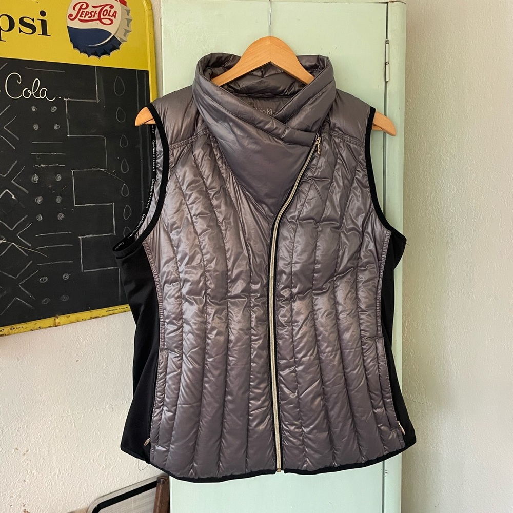 Calvin Klein Performance Quilted Puffer Vest in Silver with Black Panels